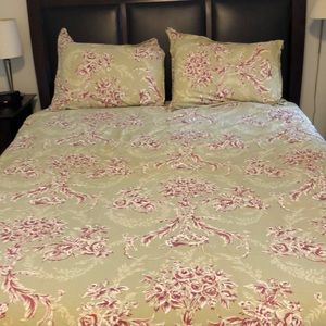 Pottery Barn Queen Duvet and pillow cases set